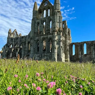 Crackin' snap of Whitby Abbey ⛪⁠
⁠
- @hld.1986⁠
⁠
#Yorkshire #YorkshirePrintCompany #ProperYorkshire #YorkshireLove #YorkshireLifestyle #Whitby