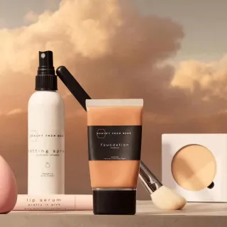 Makeup, made better! 

Our all natural makeup collection gives you a flawless, radiant finish without the harmful ingredients! 

Gentle on skin, and giving you that gorgeous glow 

It's time your make