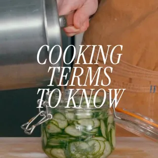 Do you know the difference between dry brining and curing? Or marinating and pickling? Here, we explain what all these terms mean and what these methods are used for.