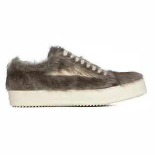 which one is calling your name?? 🐣 ♟️ 🐐 🦌 🐇 

let us know and we might just hook you up

1. grey fur sneaker 
2. Gotchi bag - inspired by your favorite handheld game
3. Bambi sneaker
4. Pawn bag and r