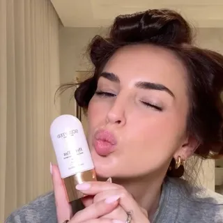 Testing another skin tint for you guys, this time it’s the @sculptedbyaimee HydraTint and I loveee, up there with my faves ad💘