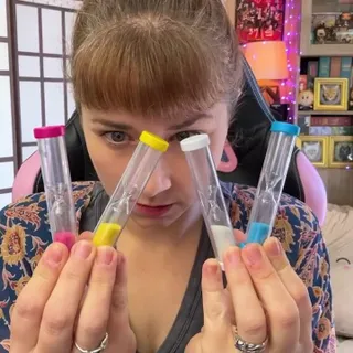 Breath in the Sand Timer. Breath out the Sand Timer. Become one with the Sand Timer. And tune in to our stream of Hummingbirds on Thursday! Sponsored by @theopgames 
👀 twitch.tv/paulademing