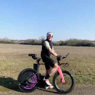 Suns out. Watts up 🌞

Working alongside @ezgains.co.uk to bring the heat to every session, as training doesn't stop when the sun is out.

Our velotoze gear isn't just for wet and wild conditions... it