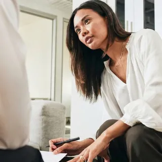 Be present, we’ll do the rest. Plaud NotePin captures the nuances of your conversation, allowing you to stay deeply engaged and connected with the person in front of you.