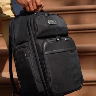 Those who work hard deserve a bag that does too. Commute smarter with the @ Work Large Cargo Backpack.

#BriggsandRiley #ArtofTravel #AtWork