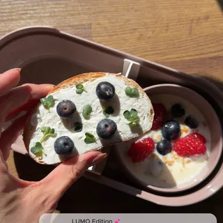 Romanticize your Lunch mit den neuen LUMO-Boxen von @siggswitzerland macht euer 9-5 besser, trust me. 🙂‍↔️🍇

Anzeige

#sigg #lunch #9t05 #romanticizeyourlife