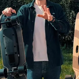 💥Vous me demandez souvent en DM quel modèle @elwingofficial vous conviendrait le mieux : 
- petite ou grande batterie ? 
- Un moteur ou deux ? 
- Plutôt une planche compacte ou une longboard ? 
- Et l