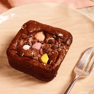 Grab your box before it’s too late! 🍫🐣🪺😍

Our limited Edition Easter Brownies are just too good to share! 

✨Caramel Egg 
✨Mini Egg 
✨Creme Egg

#brownies #easter #postalbrownies #limited