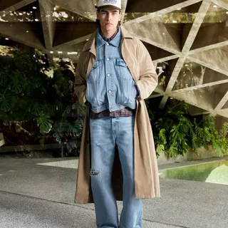 SPRING 2026 LOOKBOOK

Shot at the Goldstein Residence in Los Angeles, an iconic piece of modernist architecture we’ve long admired. Perched above the city, its sharp lines, raw materials and open pers