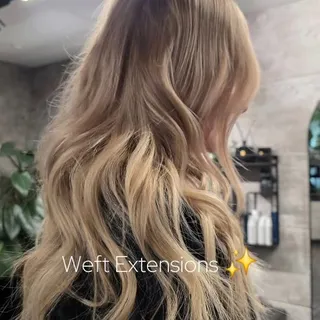 New hair, new me ✨️ 

WEFT EXTENSIONS @globalextend
1x 10|16 45 cm
1x 60 45 cm 

COLORATION @wellapro_dach 
Airtouch Blondorplex 1,9%
Glossing Color Touch 
Root: 7/89+ 1,9%
Lenghts: 10/0+ 9/96+ 9/97 1