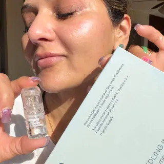 Trying at-home microneedling with the Seranova Microneedling Infusion Kit ✨ From unboxing to glow—this 2-step infusion system helps target fine lines, boost collagen, and leave skin looking smoother a