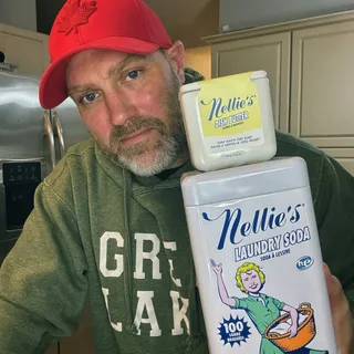 Only in Canada 🇨🇦 Day 159
Nellie’s Clean
@nelliesclean 

Sometimes the best ideas come from the people who raised us.

That’s exactly how Nellie’s Clean began.

The company was founded in North Vancou