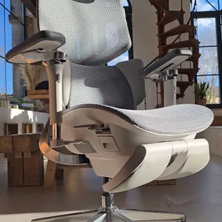 Ne me dis pas que tu connais pas la HBADA X7? 

On a trouvé pour toi la meilleure chaise de bureau du marché...
 j aurai même envie de dire le fauteuil de bureau! 

Si tu passes du temps sur ton burea