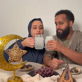 Suhoor routine as parents of four 🤍 Fasting 11–16 hours during Ramadan means being intentional about hydration and energy before Fajr. Dates, porridge, and adding @liquidiv.uk has helped us stay on to