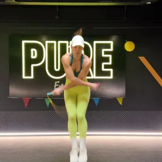 Another amazingly fun need-to-try routine by @jumpropesisters 🤍 DU’s are the quickest way to get your heart rate up 💪💯 

My jump rope is 5mm PVC from @dope_ropes 💜
EVA10 for discount - 🔗 in my BIO
.
.