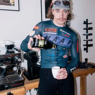 Ad | Our pre-ride routine with @klosterkitchen is all about getting into the FLOW for the gravel ride ahead😮‍💨 

📸 @sergionotsergio 

#cycling #gravel #klosterkitchen