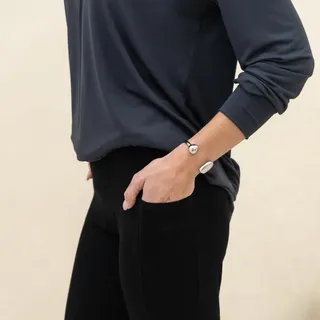 We took your all-time fav and gave it a slight re-design. Meet the new elevated pocket legging: a legging that feels like a nice warm. A wider, elastic free waistband, two functional side pockets, les