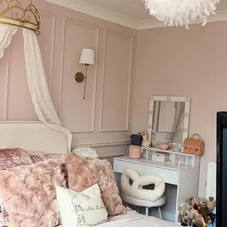 Princess bed 💕✨

Ada chose the most perfect bed for her new princess room from @tvbed - she wanted a bed just like mummy and daddy with her own TV and now she has one and she couldn’t be happier. We c