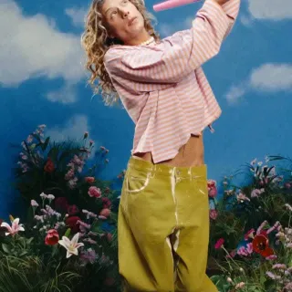 FROM PLANTS WITH LOVE.
C’EST LE NOM DE NOTRE PREMIÈRE COLLECTION CAPSULE. 

La collection capsule La Vie™️ x MOEA, c’est le drop le plus iconique et exclusif de 2026. Une preuve que le végétal n’est p