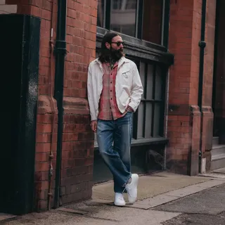 Three ways to style a triple white sneaker with @rickisamhall 

Photography @d_watso #GORAL #madeinengland
