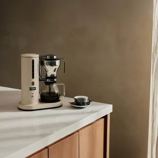Precision drip coffee brewing for optimal temperature, even extraction and perfect taste. Now in an elegant Sand finish.
