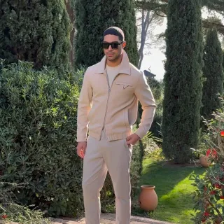 Quiet luxury, strong presence.

The Enzo Jacket is crafted from structured fabric for subtle texture, with a clean regular fit that commands without trying.

Light, sharp, and effortlessly elevated.

