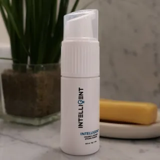 Leave the heavy gels and sticky pomades in the past.

A cleaner look starts with a lighter approach. INTELLIGENT Volume & Texture Styling Powder delivers visible density in seconds with a weightless f