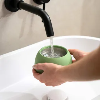 4 steps is all it takes for clean retainers:

1. Fill Dental Pod tank with water. 
2. Place your oral appliance inside.
3. Tap touch-sensitive button. 
4. Wait a few minutes. 

The end result is a hyg
