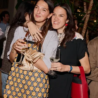 Editor, designer, creativi e amici di #VogueItalia si sono ritrovati al #VogueVintageMarket per condividere l’amore per la moda e la voglia di stare insieme, con l’occasione di fare shopping solidale.