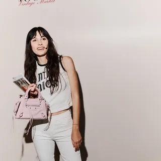 Il #VogueVintageMarket arriva anche in streaming! In occasione dell’evento firmato #VogueItalia, su #eBayLive è andata in scena un’asta di pezzi d’archivio e accessori pre-loved, guidata dalla Shoppin