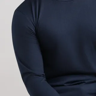 The most versatile color you’ll own: the Navy Blue Long Sleeve 🔵

Smart enough for dinner, casual enough for the weekend, always flattering on every skin tone.

👕 Why it’s the BEST:
– Deep navy gives 