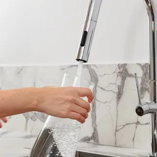 From carrying bottles every week... To simply filling your PitcherPro SMR and enjoying filtered water at home. 🏠💧

De cargar botellas cada semana… A simplemente llenar tu PitcherPro SMR y disfrutar ag