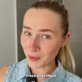 Trockene Haut? Dehydrierte Haut?

Viele verwechseln das, dabei ist der Unterschied entscheidend für die richtige Pflege:

✨ Trockene Haut = Hauttyp
→ Es fehlt an Lipiden (Fetten)
→ wirkt oft rau, schu