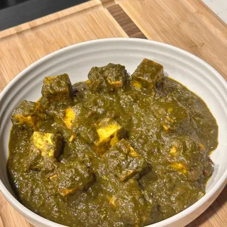 When homemade tastes better than restaurant 😋
My creamy Palak Paneer — packed with flavor & love! 💚
I’ve used @heritagesteel Cookware Set – Titanium Series for this recipe 💫
🔩 Made with 316Ti steel re