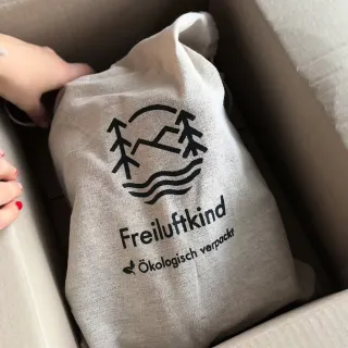 Unboxing von unserem Kepler ❄️📦
Besteht er den Wassertest? 

#freiluftkind #gesundheit #winter #unboxing #barfußschuhe
