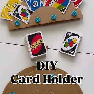 Kids struggling to hold their cards during family game night? We made the cutest DIY cardboard card holders using recycled cardboard and our @makedo tools.

Grab your own Makedo set at www.make.do/pla