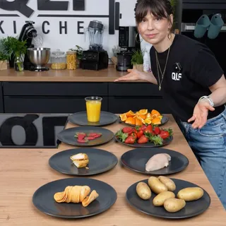 Zu allen, die dir sagen „Friss einfach die Hälfte, um abzunehmen“, kannst du ab heute getrost sagen: Nein danke, ich esse lieber das Doppelte! 🍽️📉

Wer Fett verlieren will, muss nicht hungern oder mik