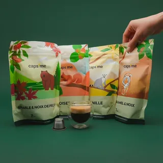 Notre nouvelle gamme de cafés aromatisés Caps’Me ☕

Des recettes gourmandes pour changer un peu du café classique…
et des packagings illustrés par @clemzillu qui donnent envie de les laisser sur le pl