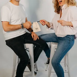 Chapitre 1 : La rencontre 

Comment Charlotte Bio a vu le jour ? 

Tout a commencé par une rencontre à l’autre bout du monde, à Hong Kong, entre Marjorie et Stéphane. 

On vous raconte tout de cette f