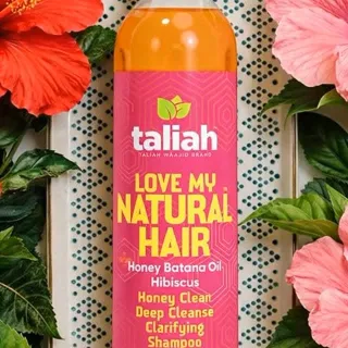 🚨 FRIDAY = WASH DAY.

Start the weekend with a deep clean your curls will thank you for.

🍯 Honey Clean Deep Cleanse Clarifying Shampoo
🌺 With Honey, Batana Oil & Hibiscus

Removes buildup.
Clarifies 