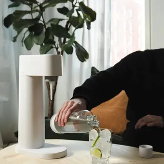 Can a kitchen appliance bring a piece of the forest to your home?🌳 

Meet Woody: the world’s first sparkling water maker made from wood composite instead of fossil-based plastic.​ 

The material, made